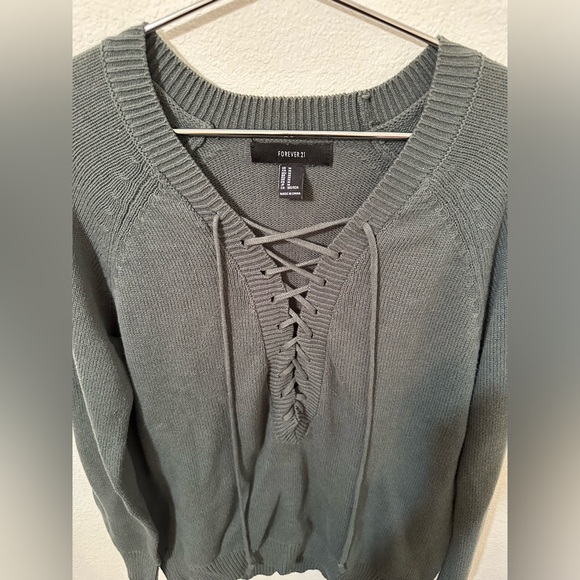 🍩EUC🍩 FOREVER 21 Knit Chunky Sweater V-Neck With Lace Up Chest - Picture 3 of 5